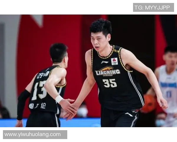 朱荣振的传奇人生与奋斗历程探索他在艺术与社会影响力上的深远意义